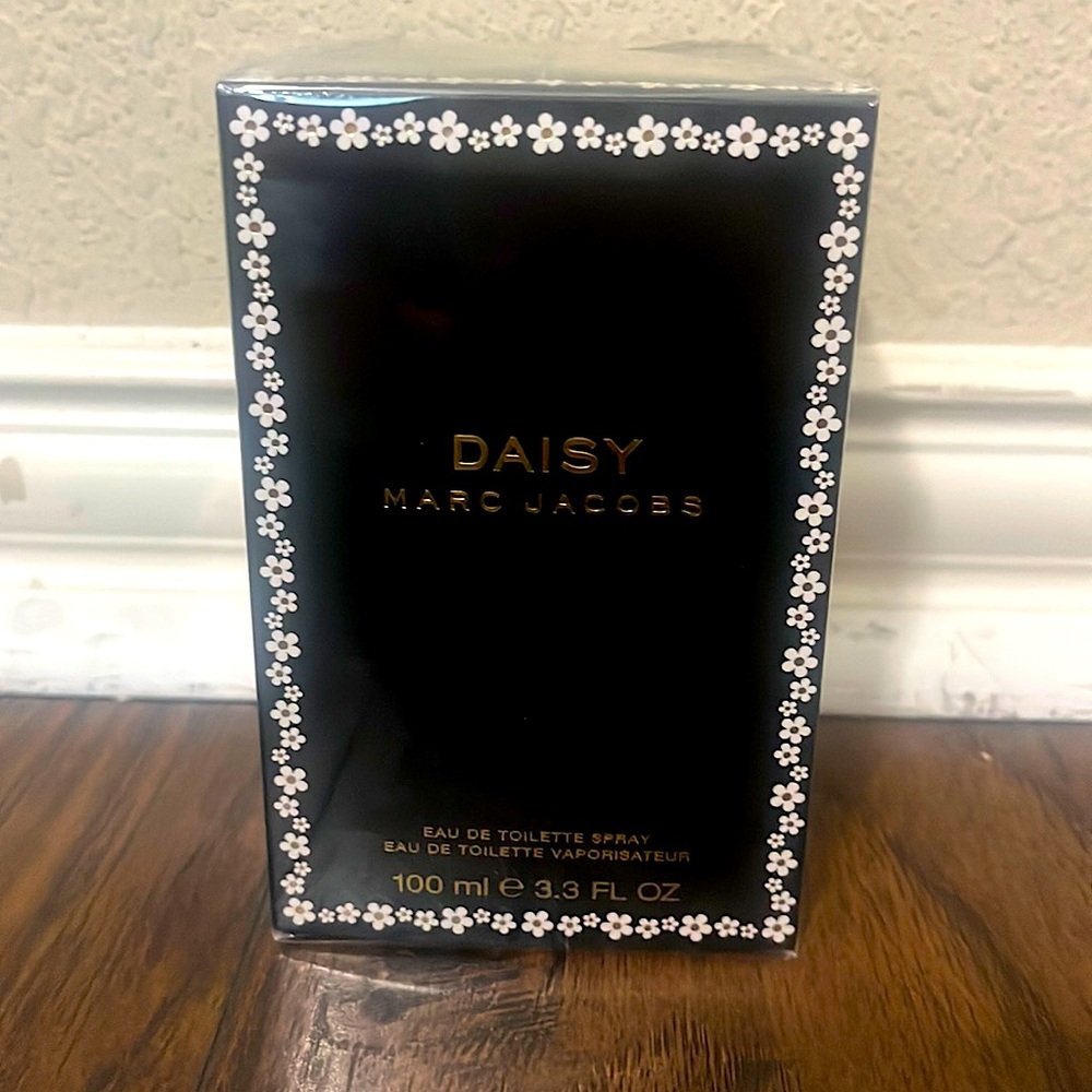 BRAND NEW UNOPENED MARC JACOBS DAISY eau de toilette spray